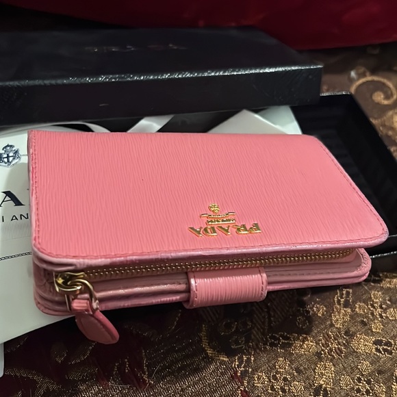 Authentic Prada wallet - Picture 9 of 12